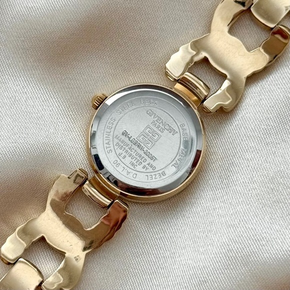 AUTHENTIC RARE VINTAGE GIVENCHY GOLD WATCH - Picture 7 of 7